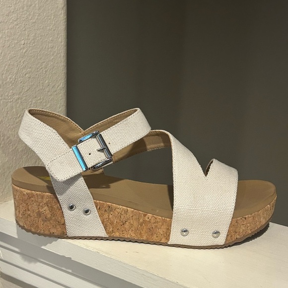 Volatile Women’s Biloxi Ivory/Tan Wedge Strap Sandals Size 11 PV118 Ivory NIB - Picture 2 of 10